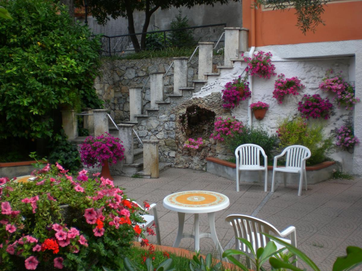 Orchidea Residence Hotel Finale Ligure Exterior photo